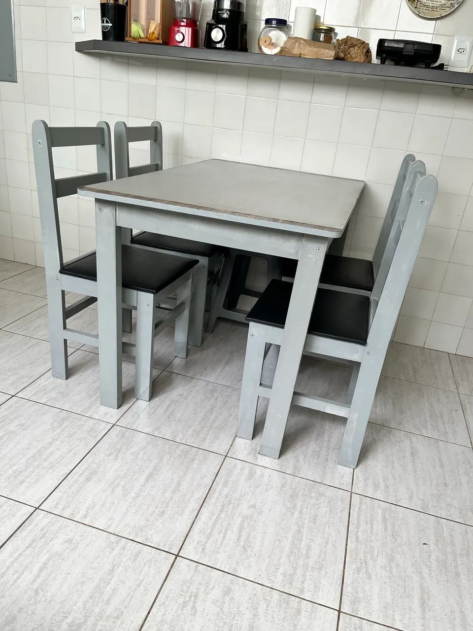 MESA E CADEIRAS DE COZINHA 