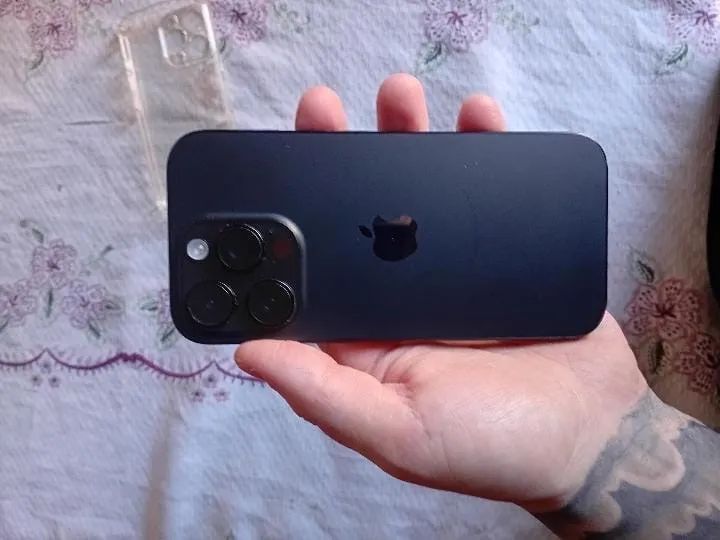 iPhone 16 pro - Foto 2