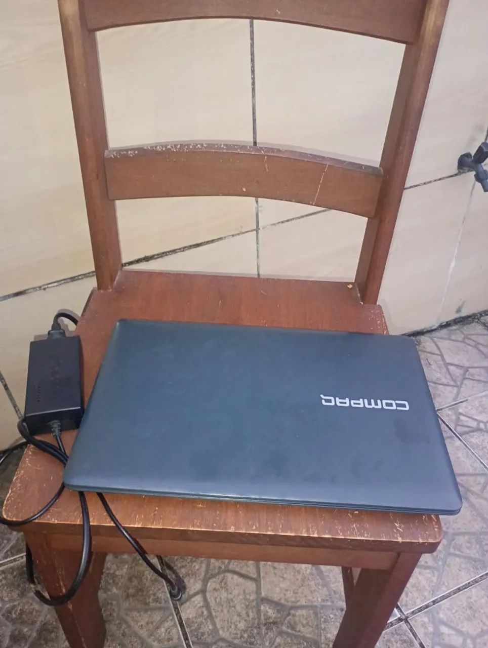 Notebook compaq core i5 8gb 240gb ssd obs  carregador universal com mal contato  - Foto 4