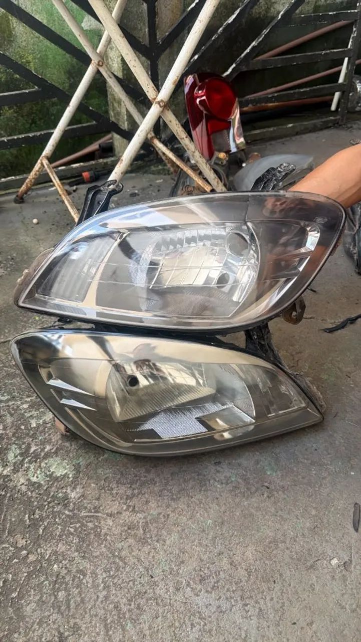 Vendo este Farol do Celta, modelo Grafite