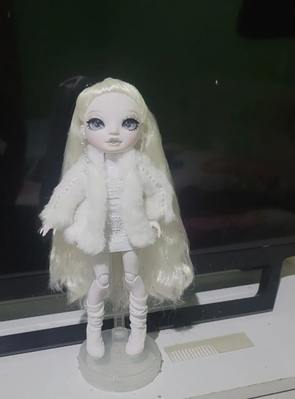 Boneca Shadow High Natasha Zima COMPLETA