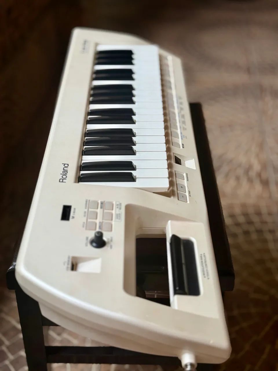 Roland Lucina Ax-09 - Instrumentos musicais - Alcântara, São