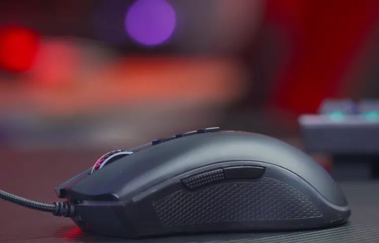 Mouse Gamer Competitivo Redragon Cobra RGB - Foto 3