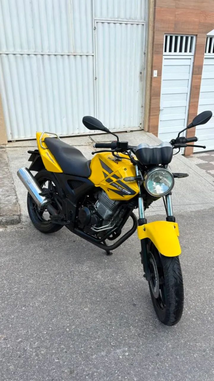 CBX Twister amarelo 2007