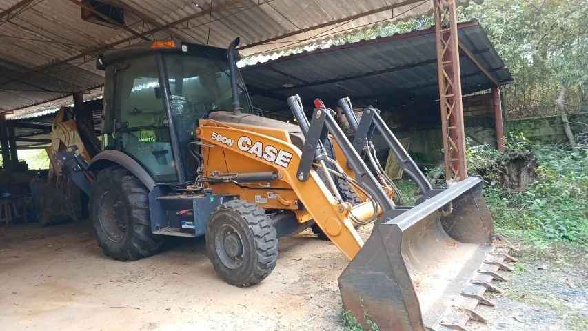 Retroescavadeira  Case 580N 