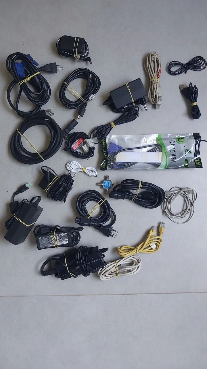 Kit cabos e fontes usados