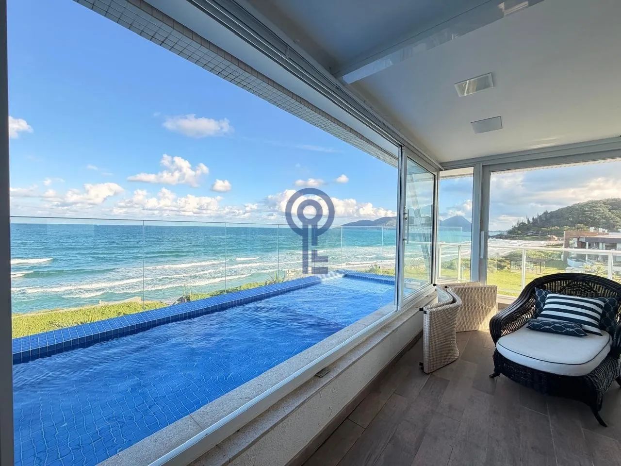 Apartamento com 3 dormitorios para alugar no Morro das Pedras