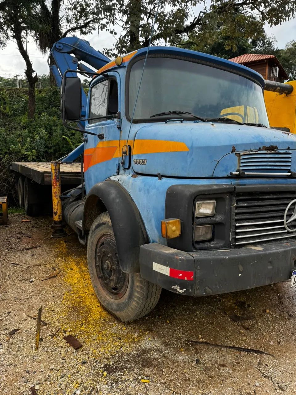 Vendo caminhão MB1113 com Munck 3 ton