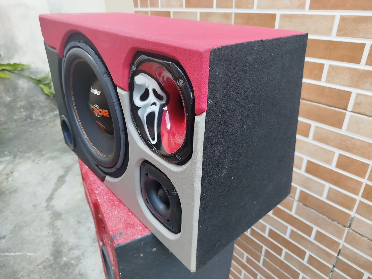 Caixa de som 12" Bomber com módulo 