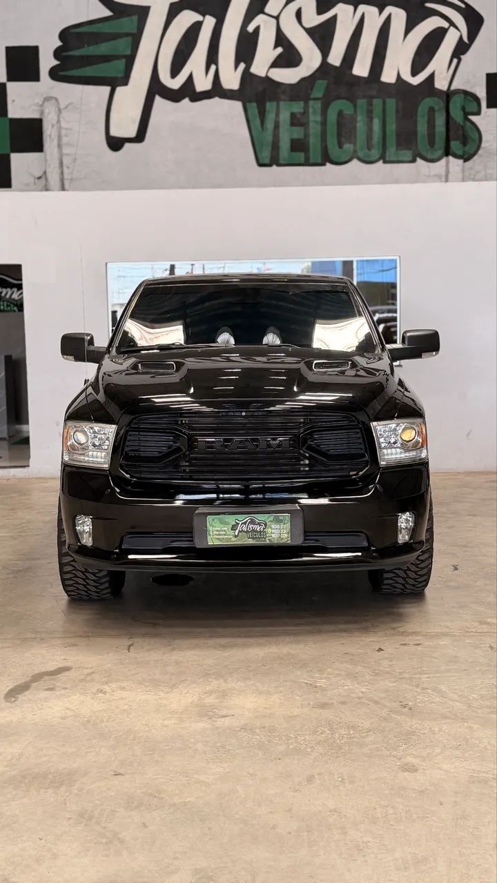 Ram Classic Laramie Night Edition 5.7 V8 16V Gasolina 4X4 Aut. 2022 - Foto 3