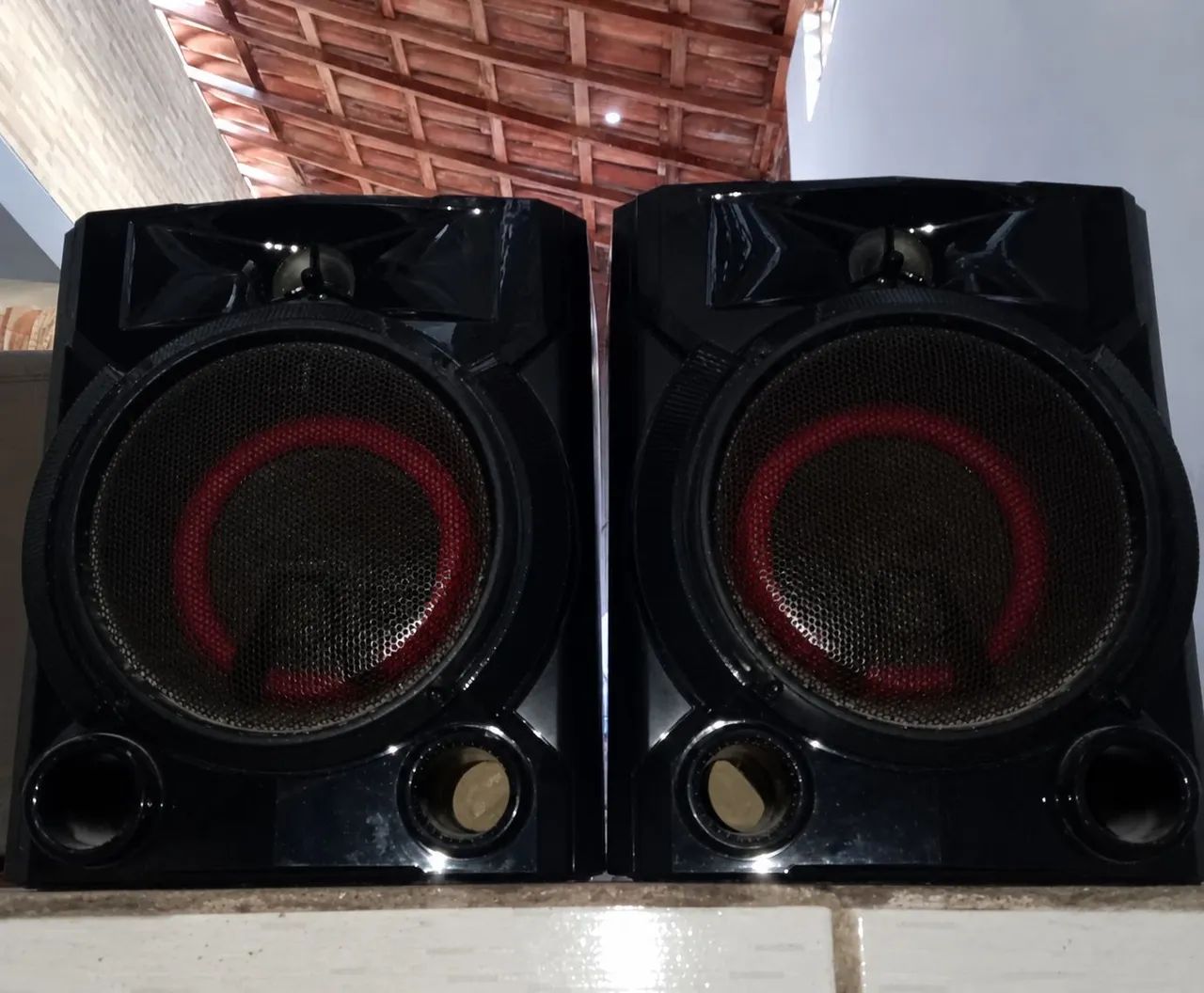 02 Caixas de som em ótimo estado 