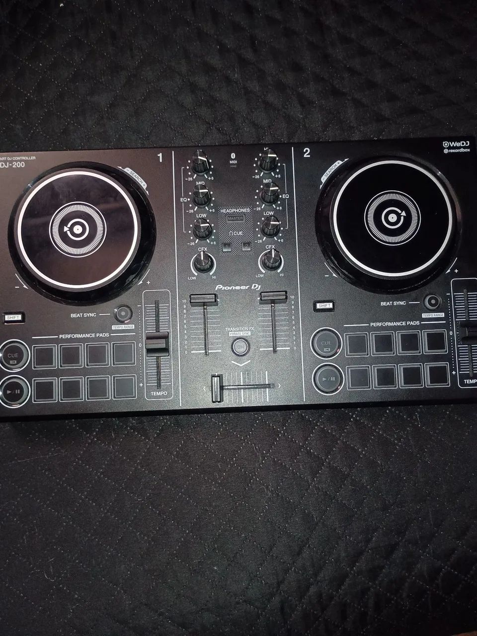 Controladora Pioneer DDJ-200.