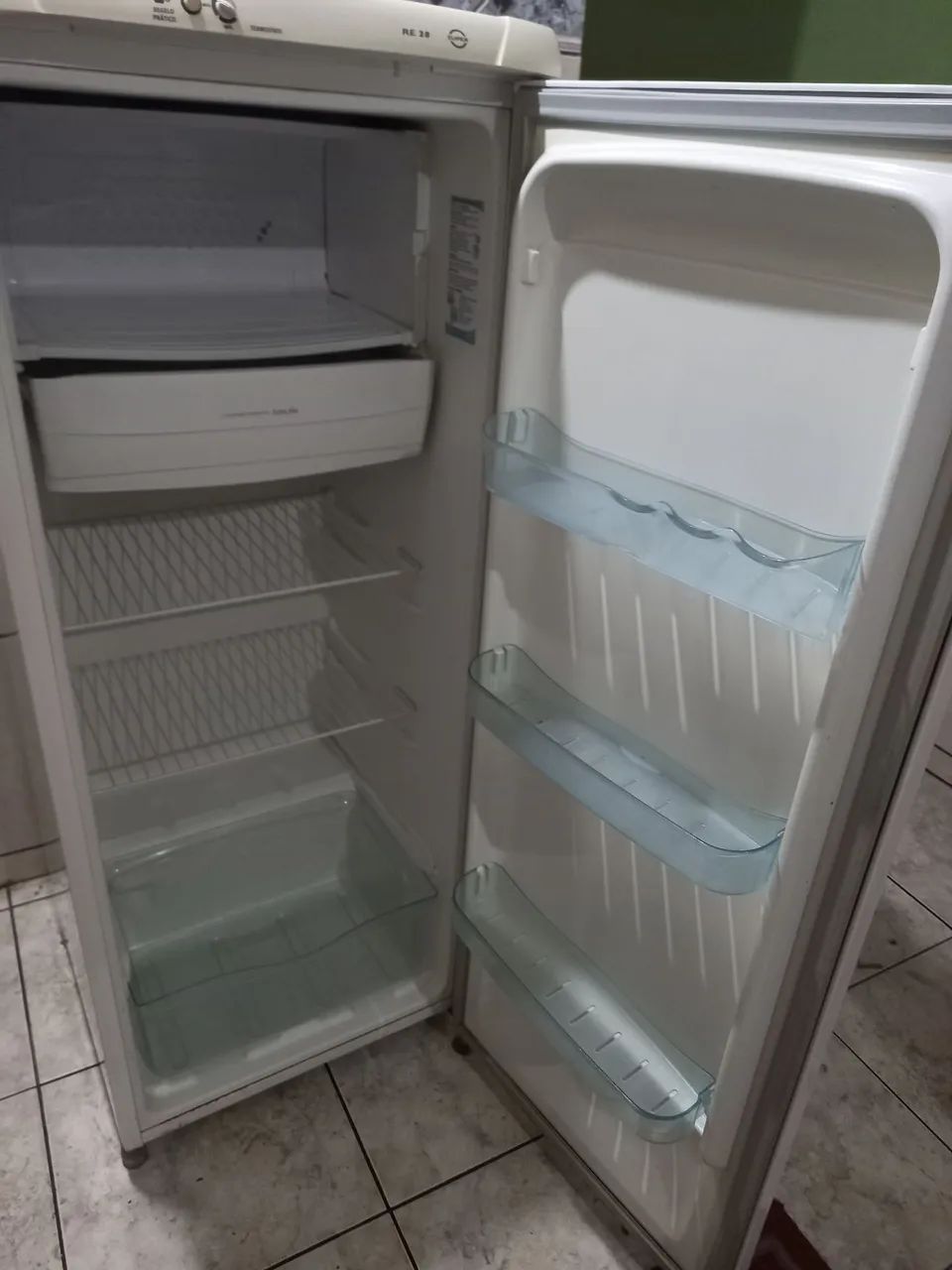 Geladeira Electrolux compacta  - Foto 2