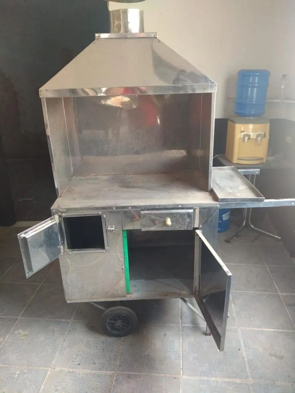 Carrocinha de lanche Inox com chaminé e rodinhas  - Foto 4