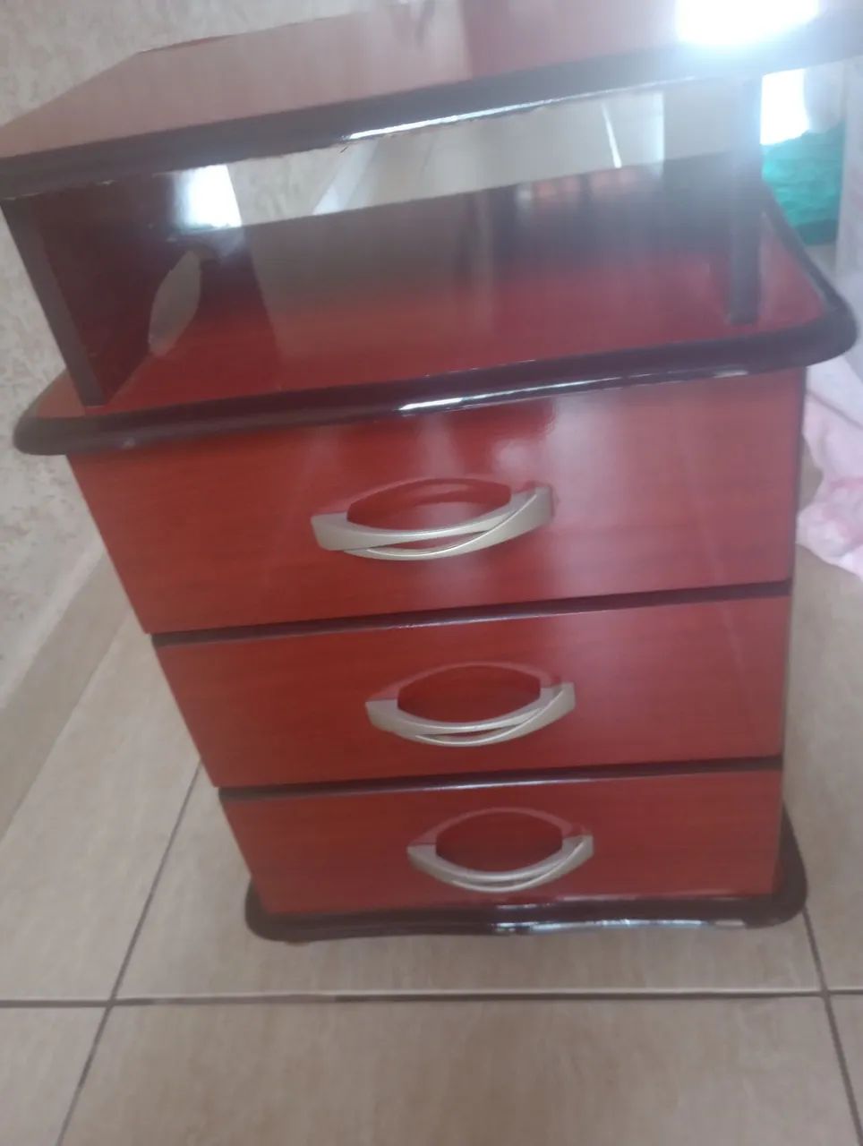Vende se 2 Criado mudo mogno 