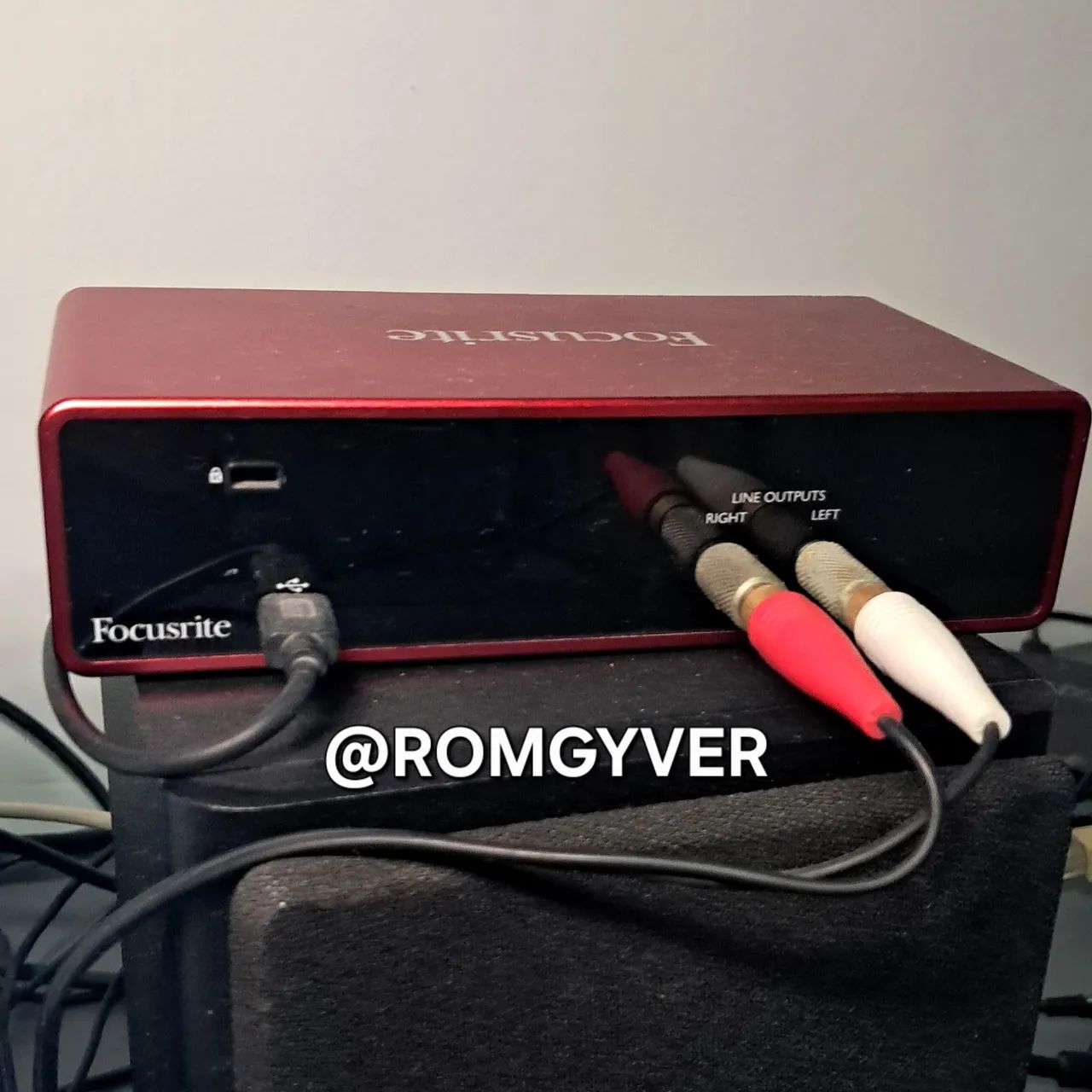 Focusrite scarlett 2i2 Interface de Áudio Placa de Som  - Foto 2