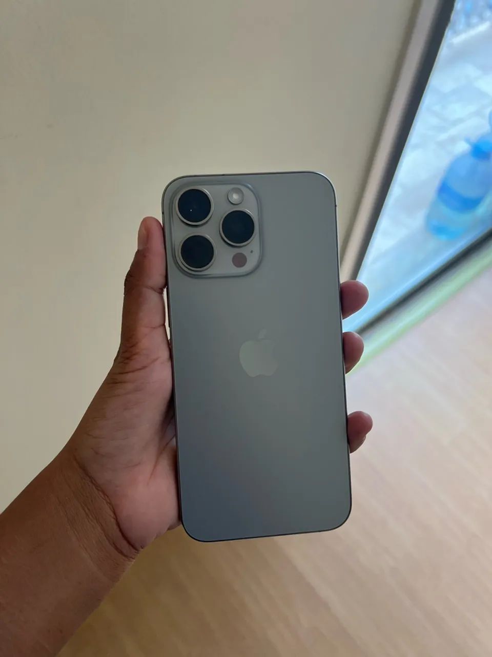iPhone 15 Pro Max 256GB prata + Kit com 6 Capinhas Premium - Foto 5