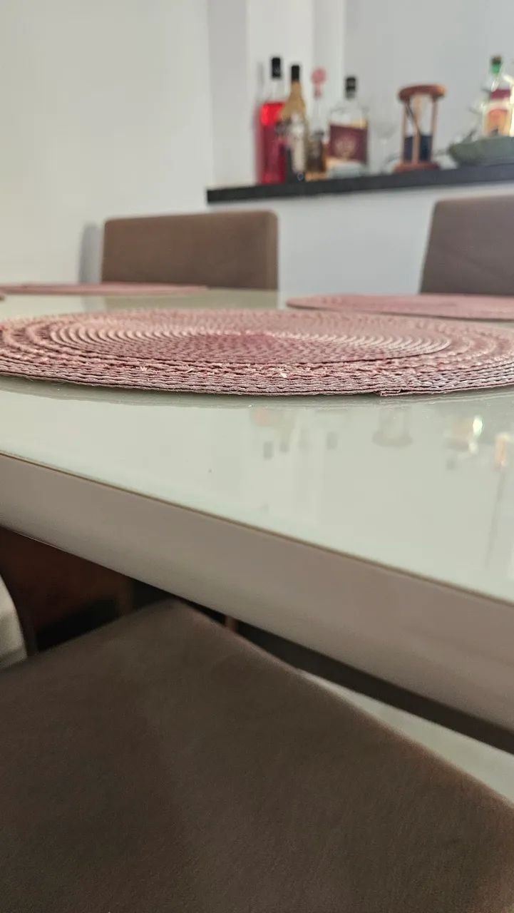 Mesa de jantar já com 4 cadeiras - Foto 4