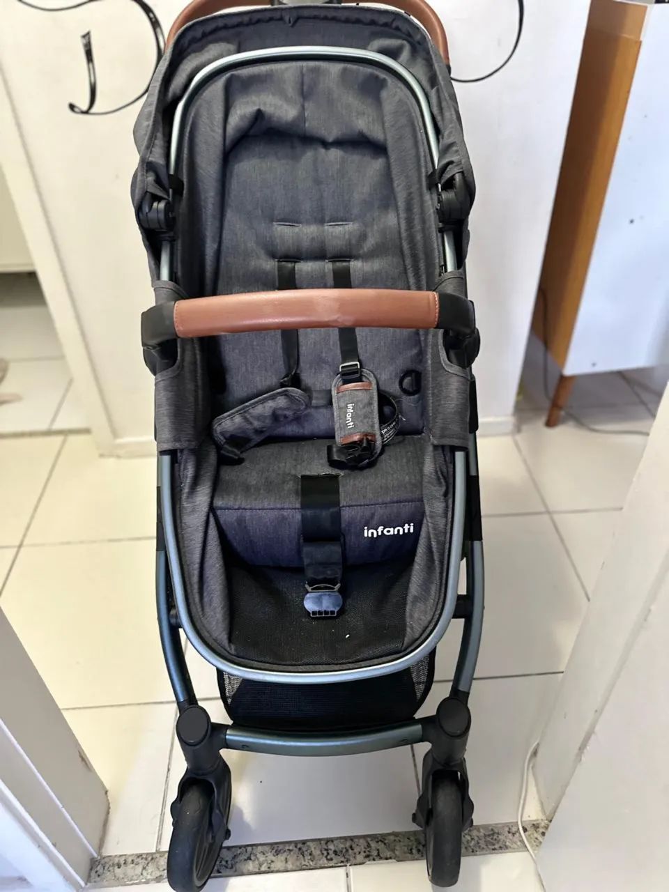 Bebê conforto com base isofix + carrinho  - Foto 3