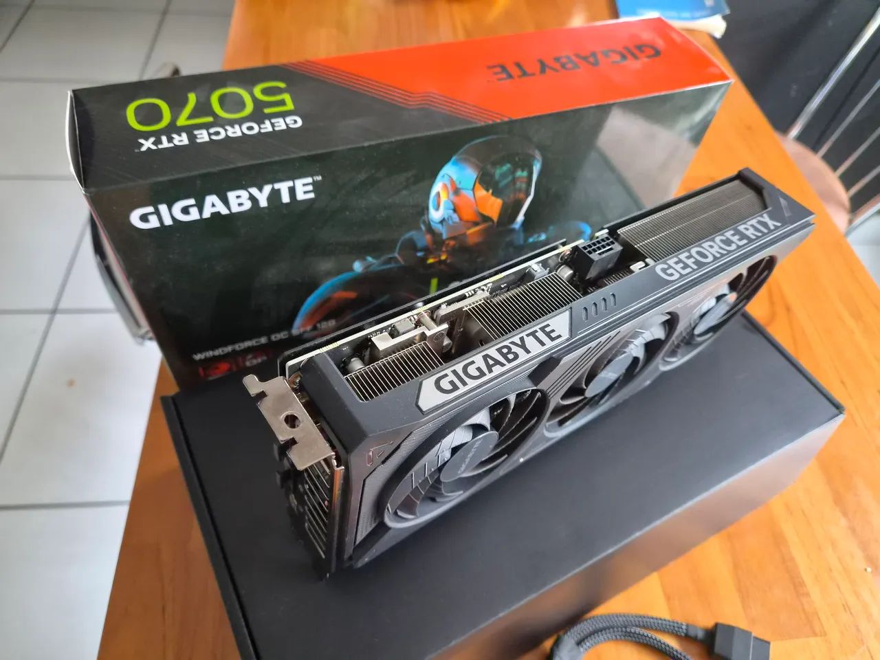 RTX 5070 12 GB GIGABYTE  - Foto 5