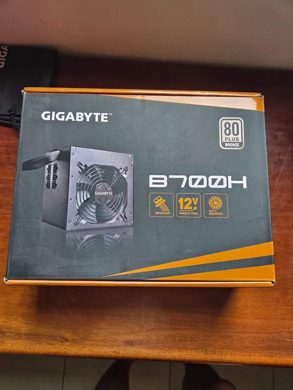 Fonte Gigabyte B700H 700W 80 Plus Bronze Semi-Modular