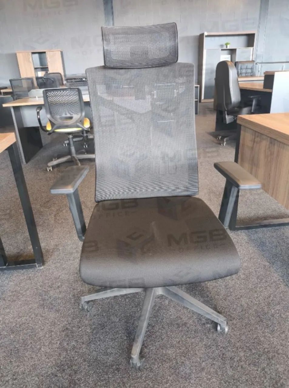 Cadeira de Presidente Lugano ergonômica e ajustável ENTREGAMOS DF E ENTORNO