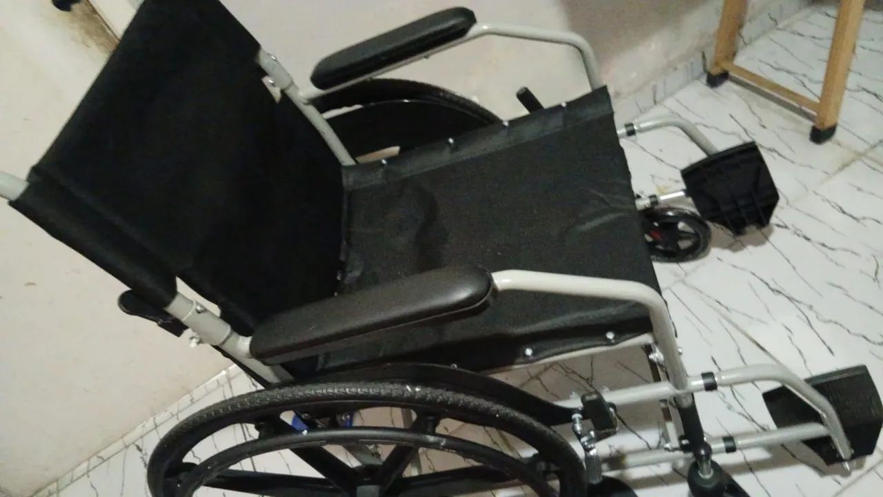 Cadeira de roda - Foto 2