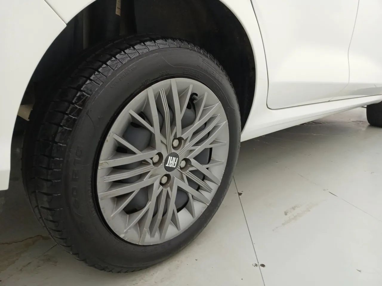 Fiat Cronos Drive 1.0 6V, foto 13 de 18
