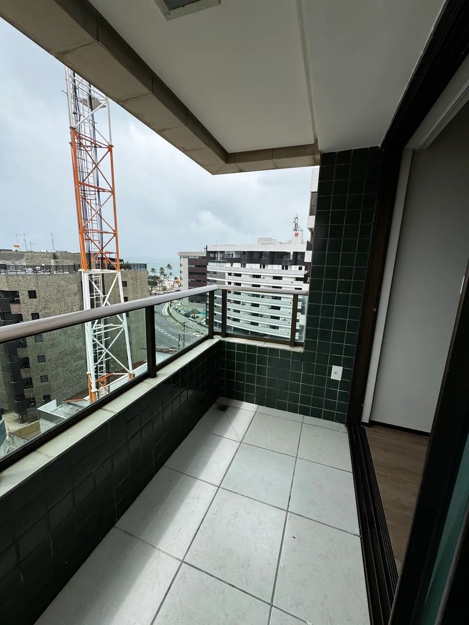 Quarto e sala na quadra da praia - Foto 6