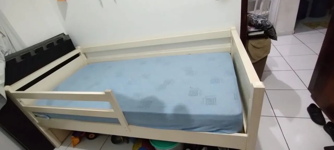 Vendo Cama de Madeira + colchão molas Ortobom 
