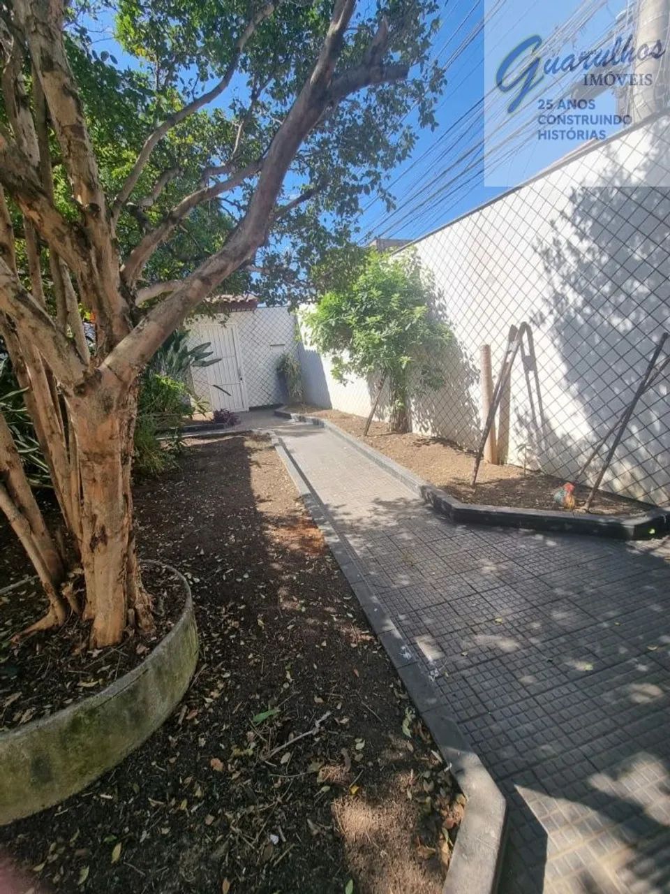 Linda casa terrea com muita area verde - Foto 2
