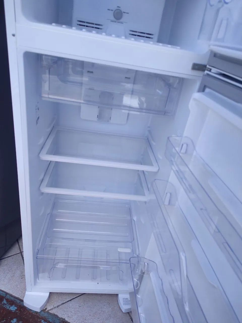 Geladeira Electrolux Frost Free 310 litros Semi nova - Foto 4