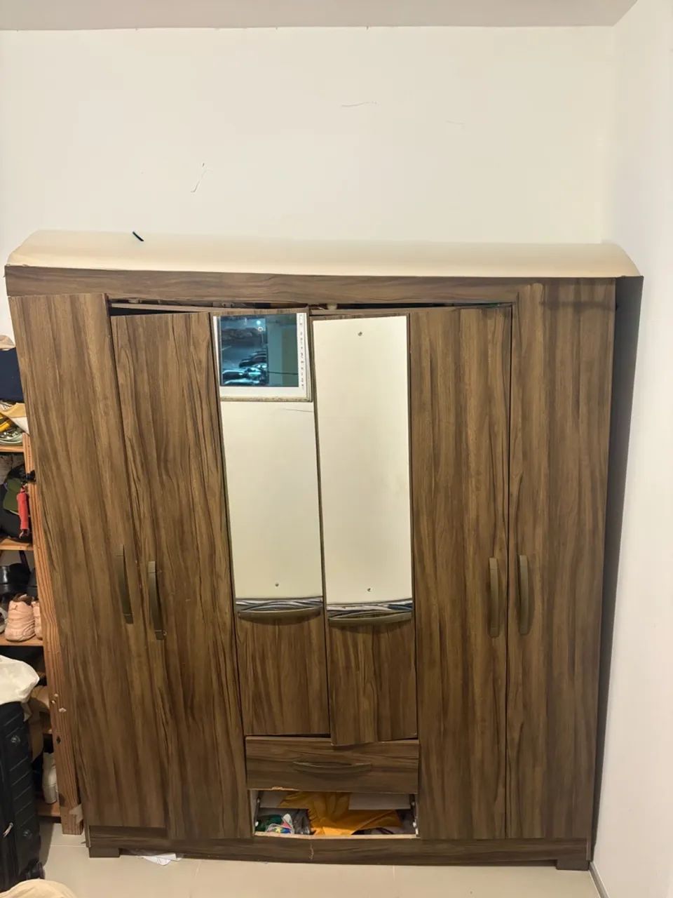 DOAÇÃO DE GUARDA ROUPA 