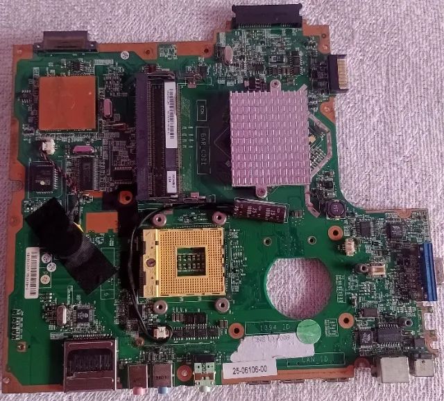 placa mãe notebook sti 1462. a placa não esta ligando - Foto 4