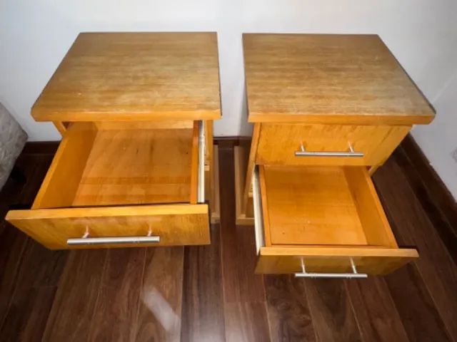 2 Mesa de cabeceira madeira 3 gavetas - Foto 2