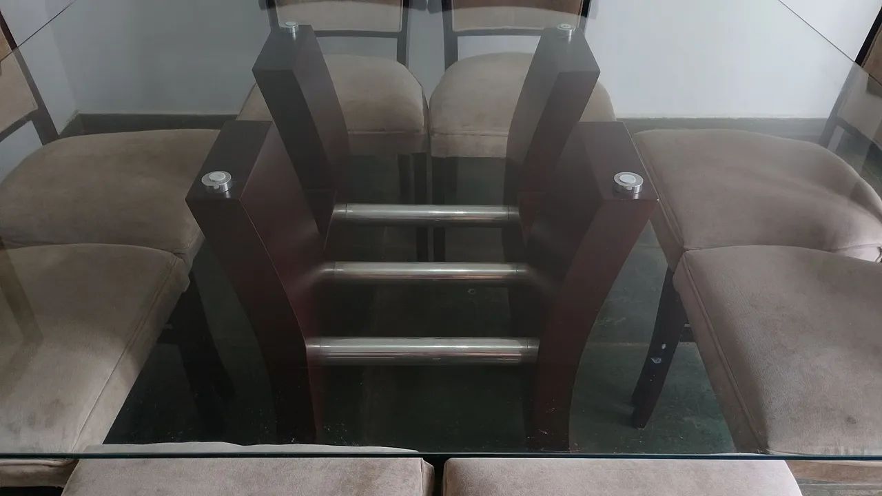 Mesa de Jantar de Vidro e Madeira com 8 cadeiras Almofadadas - Foto 5