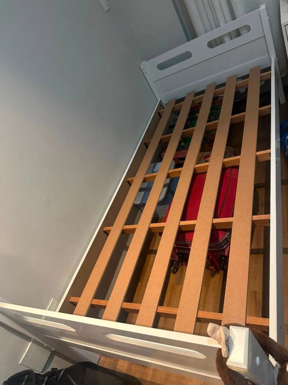 cama de solteiro branca com estrado em ótimo estado - Foto 2