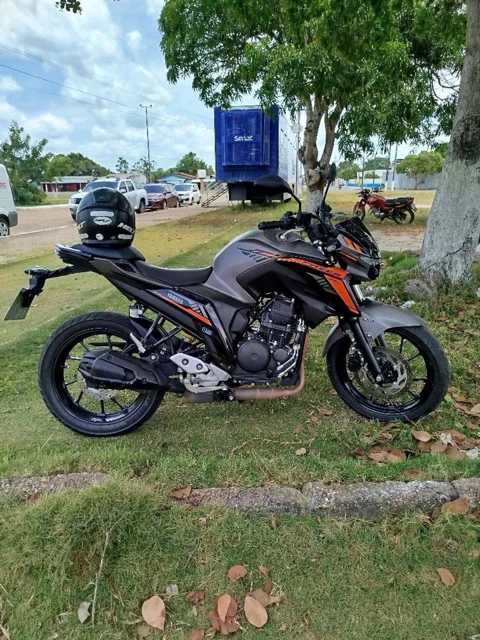 Vende-se Faz 25. 2025 conservada com manual e chave reserva.  - Foto 4