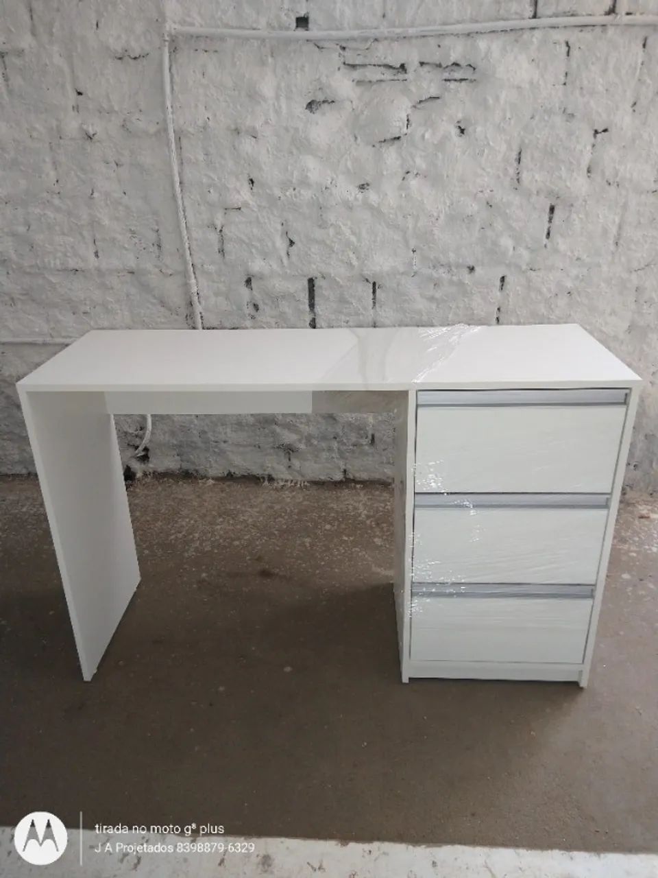 Mesa escrivaninha com 3 gavetas - Foto 4
