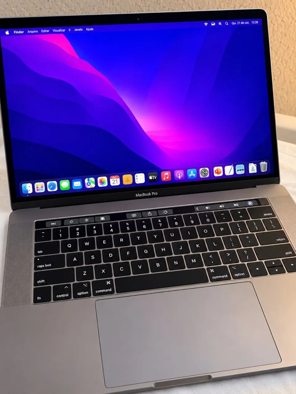 Apple MacBook Pro 15,4 polegadas 2016 - Touch Bar e Touch ID.