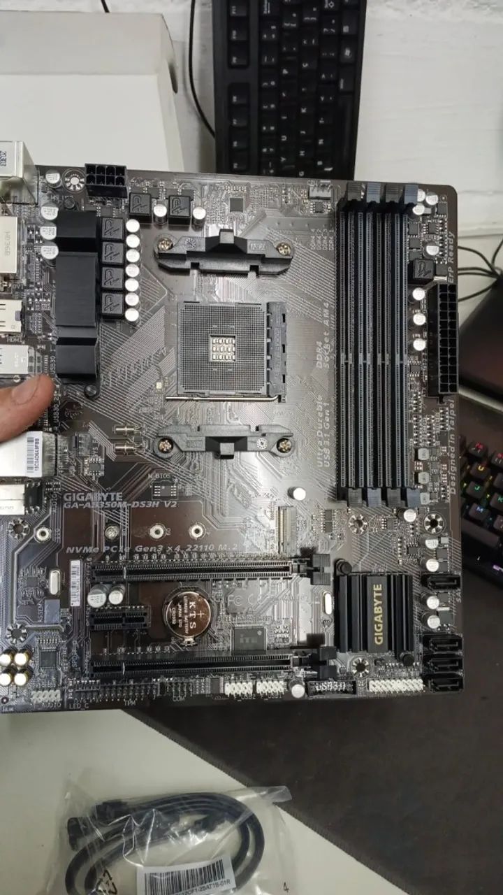 Placa mãe Gigabyte Ultra Durable GA-AB350M-DS3H V2 - Foto 3
