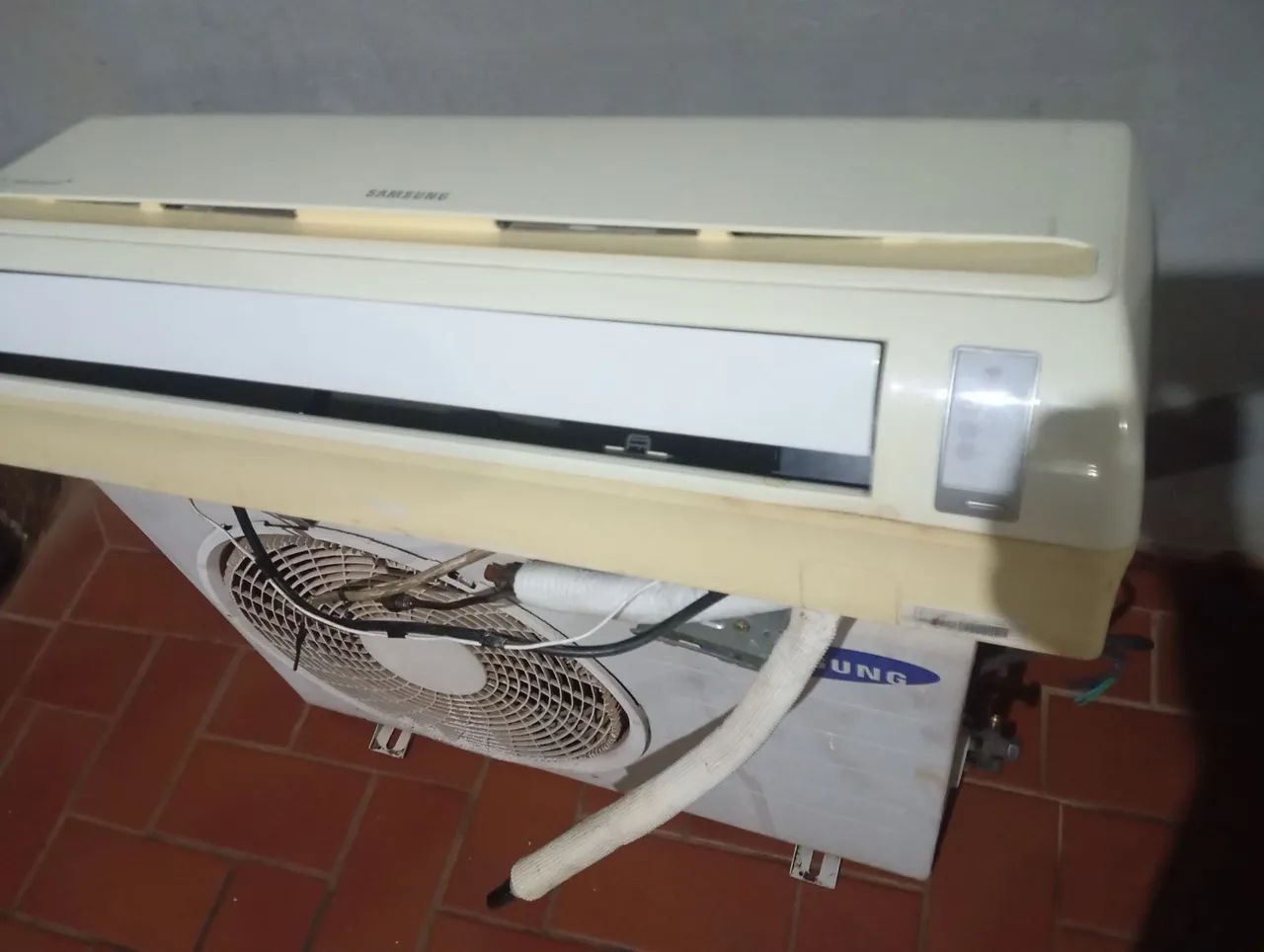Ar condicionado com defeito 