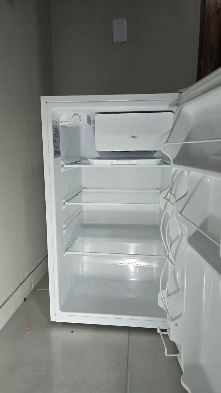 FRIGOBAR MIDEA 124L - Praticamente Novo POR 900 REAIS - Foto 4