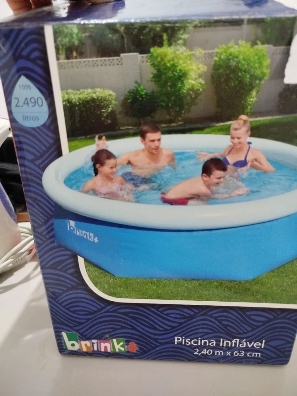 Piscina inflável e capa protetora 