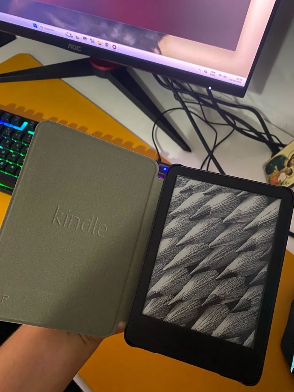 Kindle Amazon usado com capa protetora  - Foto 3