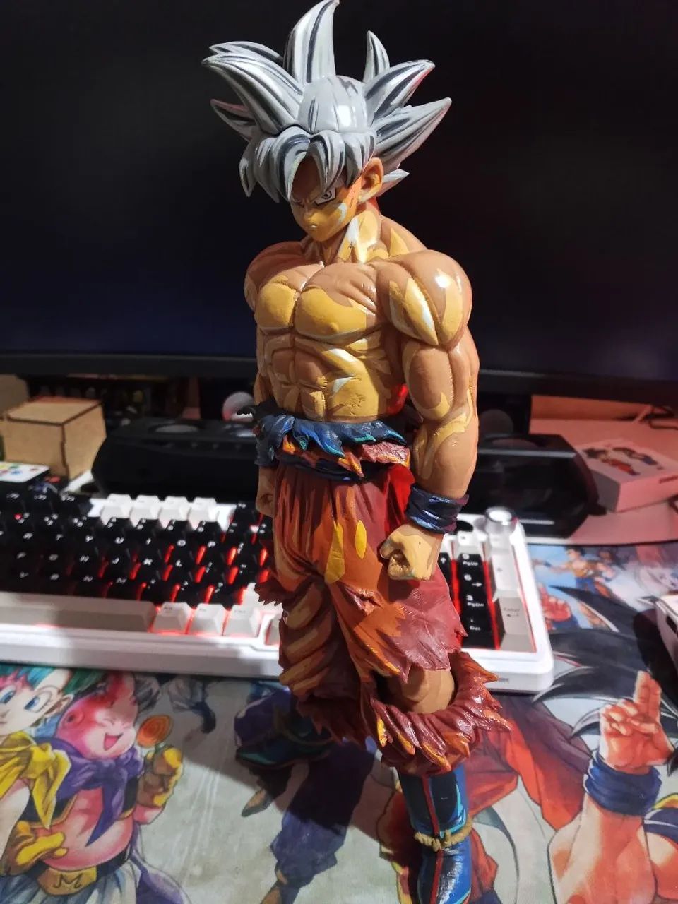 Action figure Goku MUI