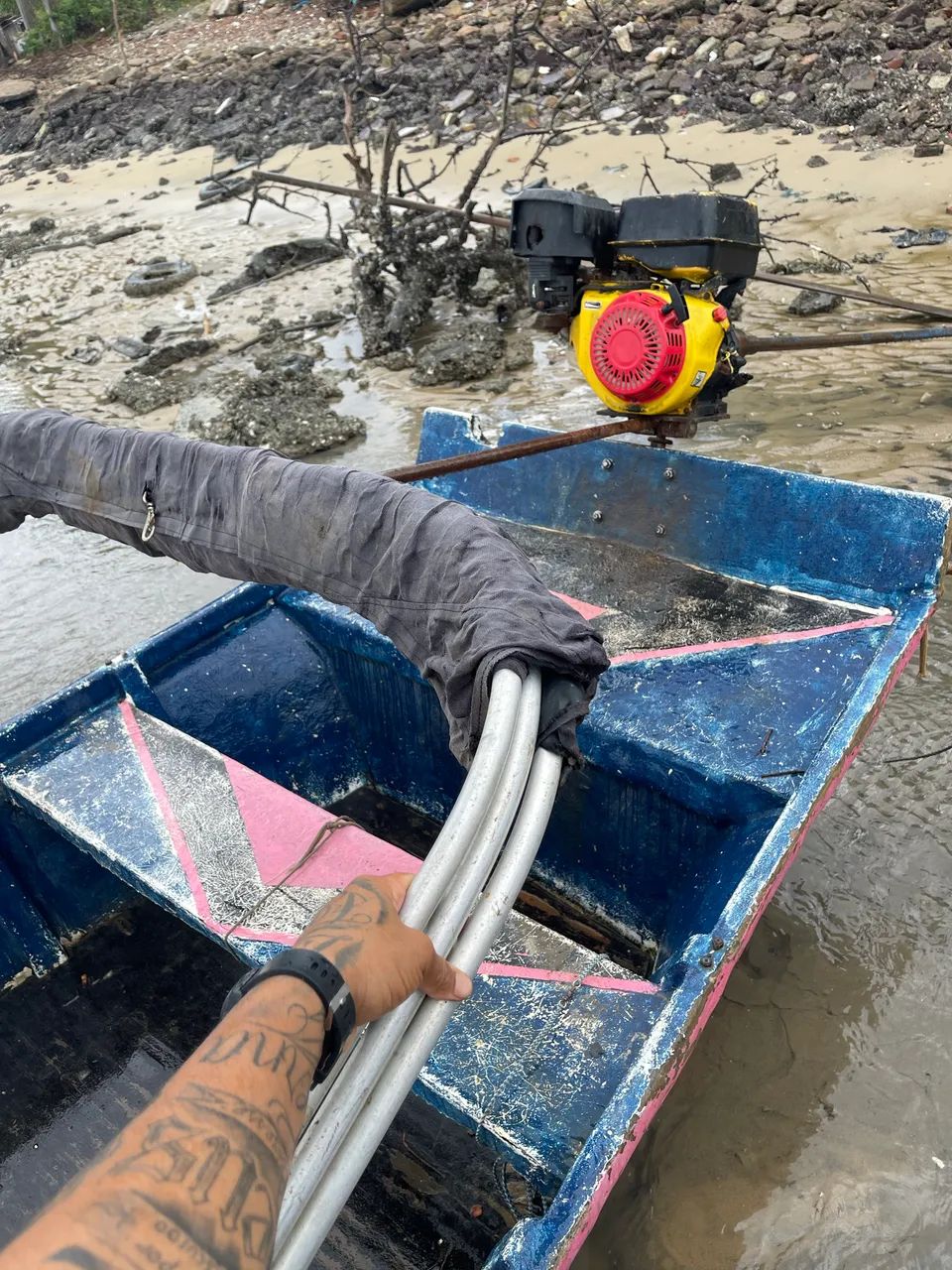 Barco de Fibra Com motor e cobertura  - Foto 3
