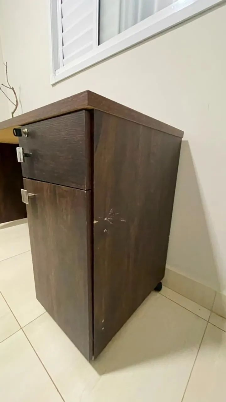Mesa de Escritório 1,37m com Gaveta e Chave - R$ 180,00 - Foto 3