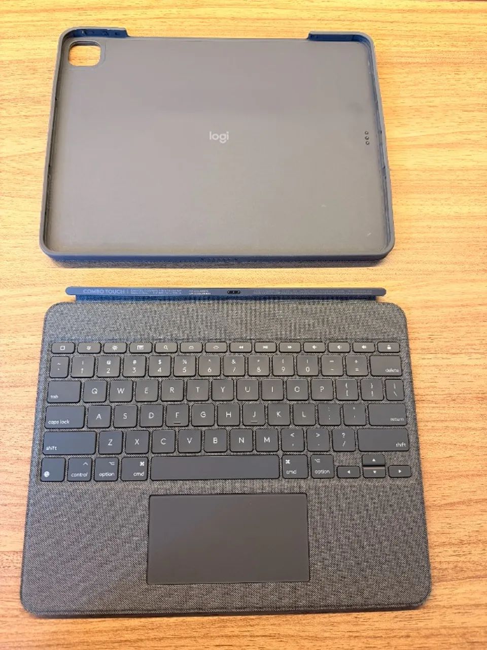 Capa com teclado Logitech Combo Touch para iPad Pro 12,9" - 5ª e 6ª Geração | 920-010097 - Foto 4