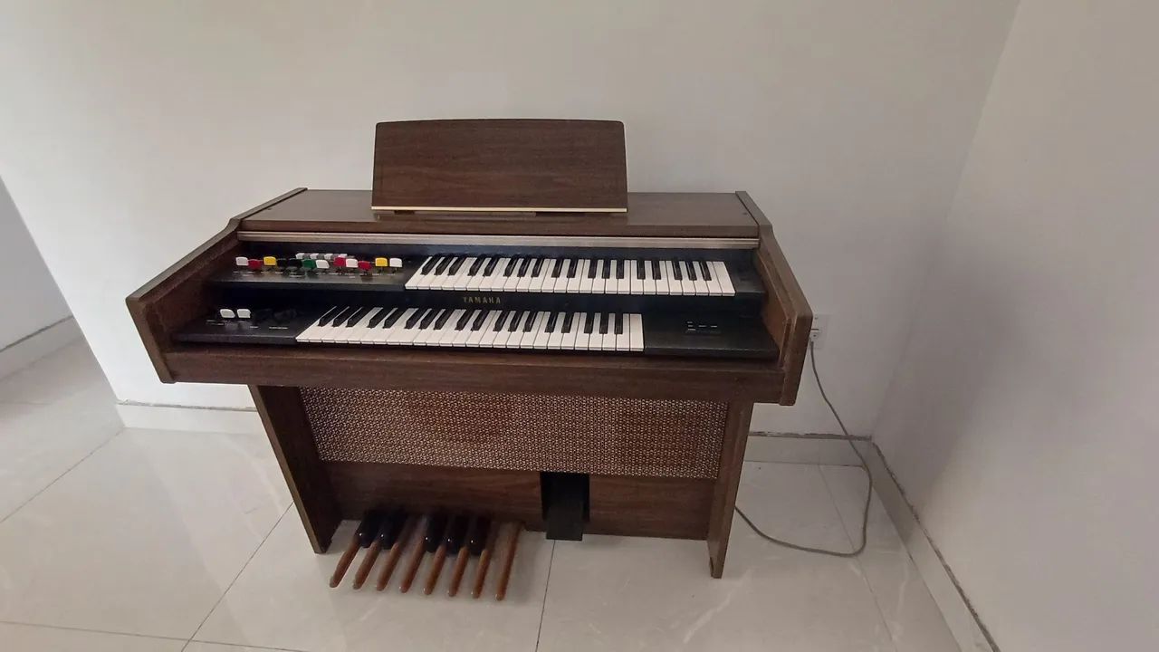 Órgão Yamaha Electone B-5CR